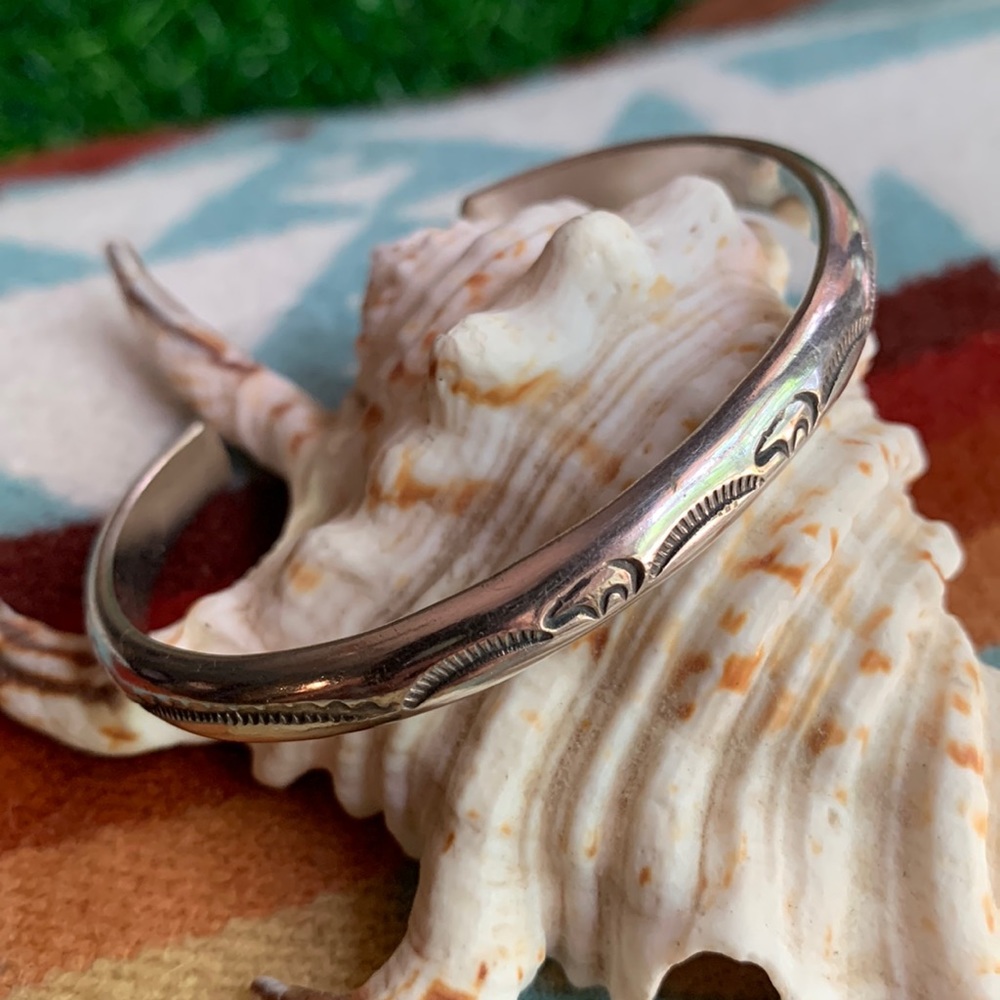 Sterling silver Native American bracelet 2 stamped bears & star burst. Marked